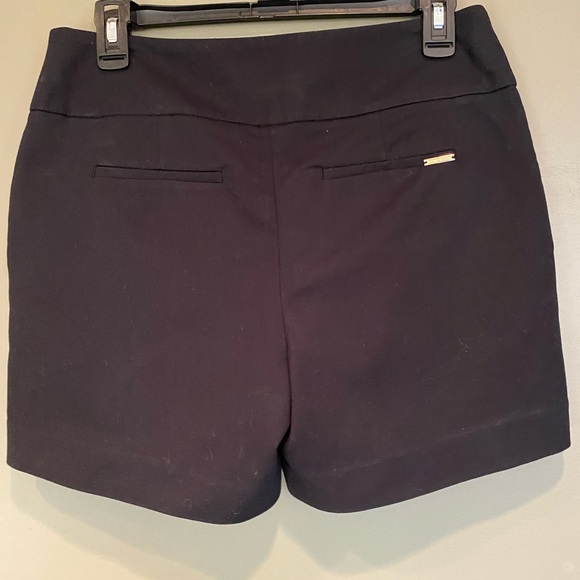 Woman’s black short shorts by Anne Klein size 4. - Picture 2 of 3